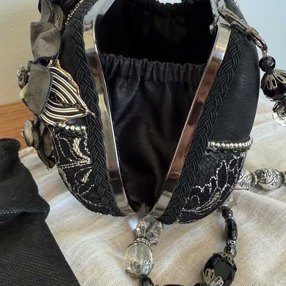 Mary Frances Black Silver Floral Clutch Pewter Rose 10-226 Rare Collectible - Picture 9 of 11